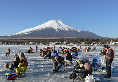 結氷時のわかさぎ穴釣り